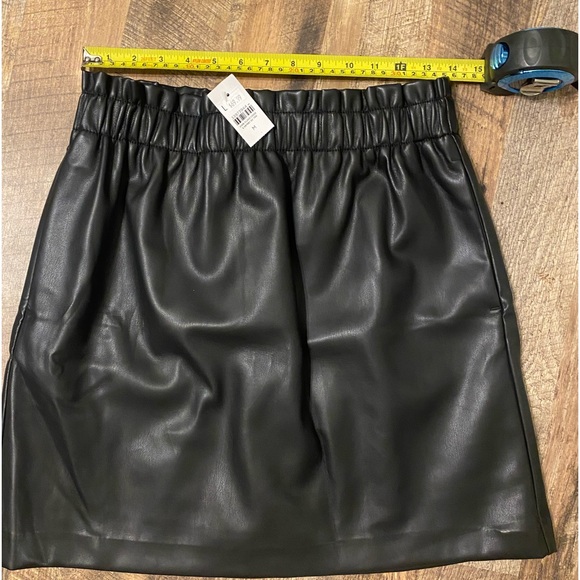 LOFT Dresses & Skirts - NWT LOFT Faux Leather Black Skirt medium